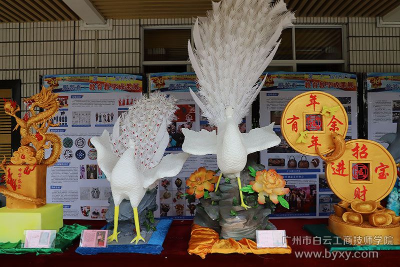 3、學(xué)生雕刻作品.JPG